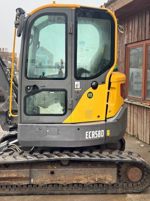 Pásový bagr Volvo ECR58D - 3