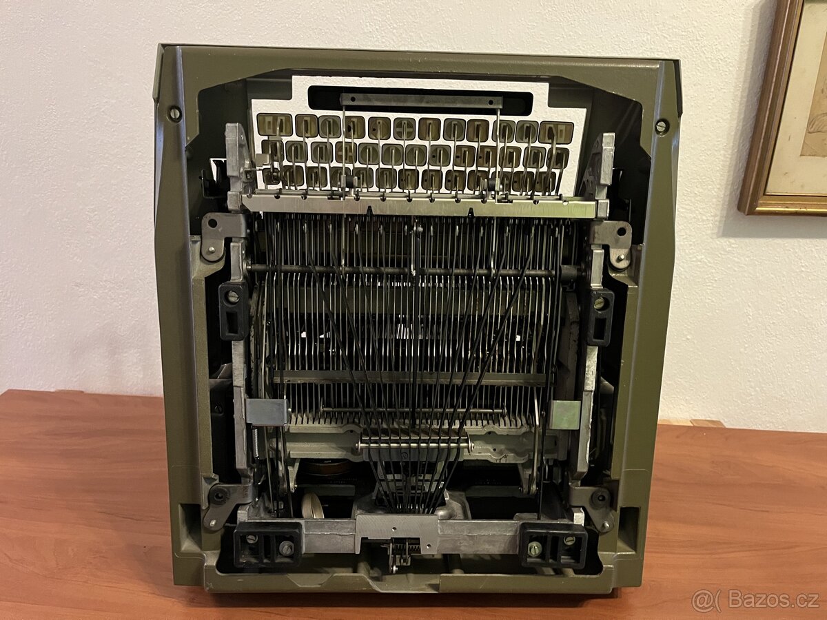 Psací stroj ROBOTRON - 3