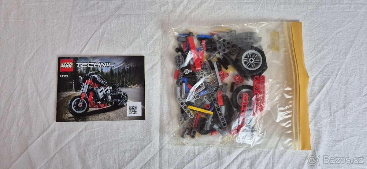 LEGO Technic 42132 Motorka - 3