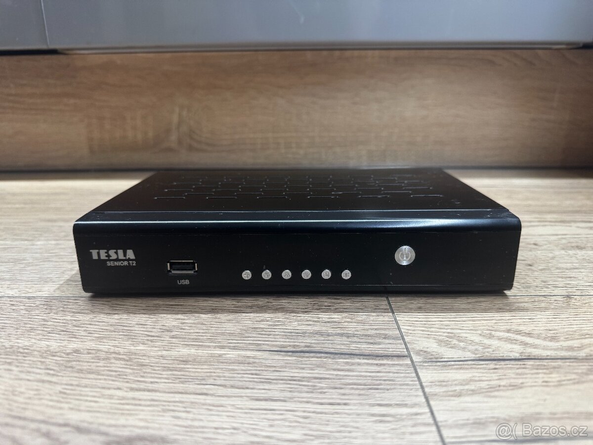 Set-top box DVB-T2 "Tesla Senior T2" černý s příslušenství - 3