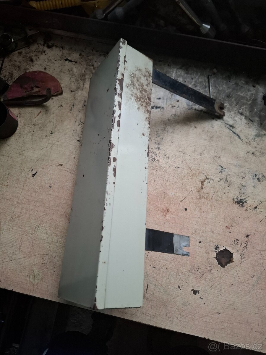 Škoda Rapid 130 - schránka do motoru originál - 3