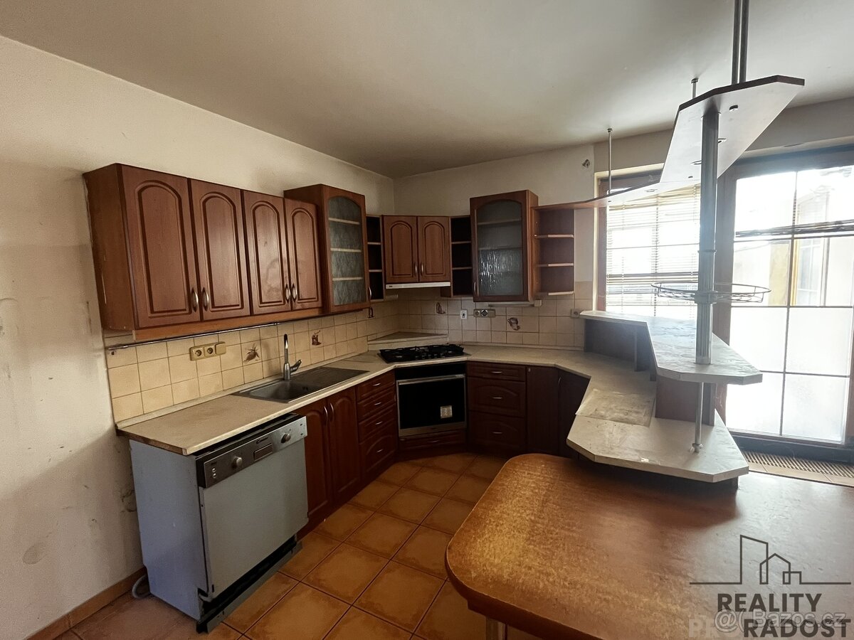 Rodinný dům s možností komerčního využití - 3