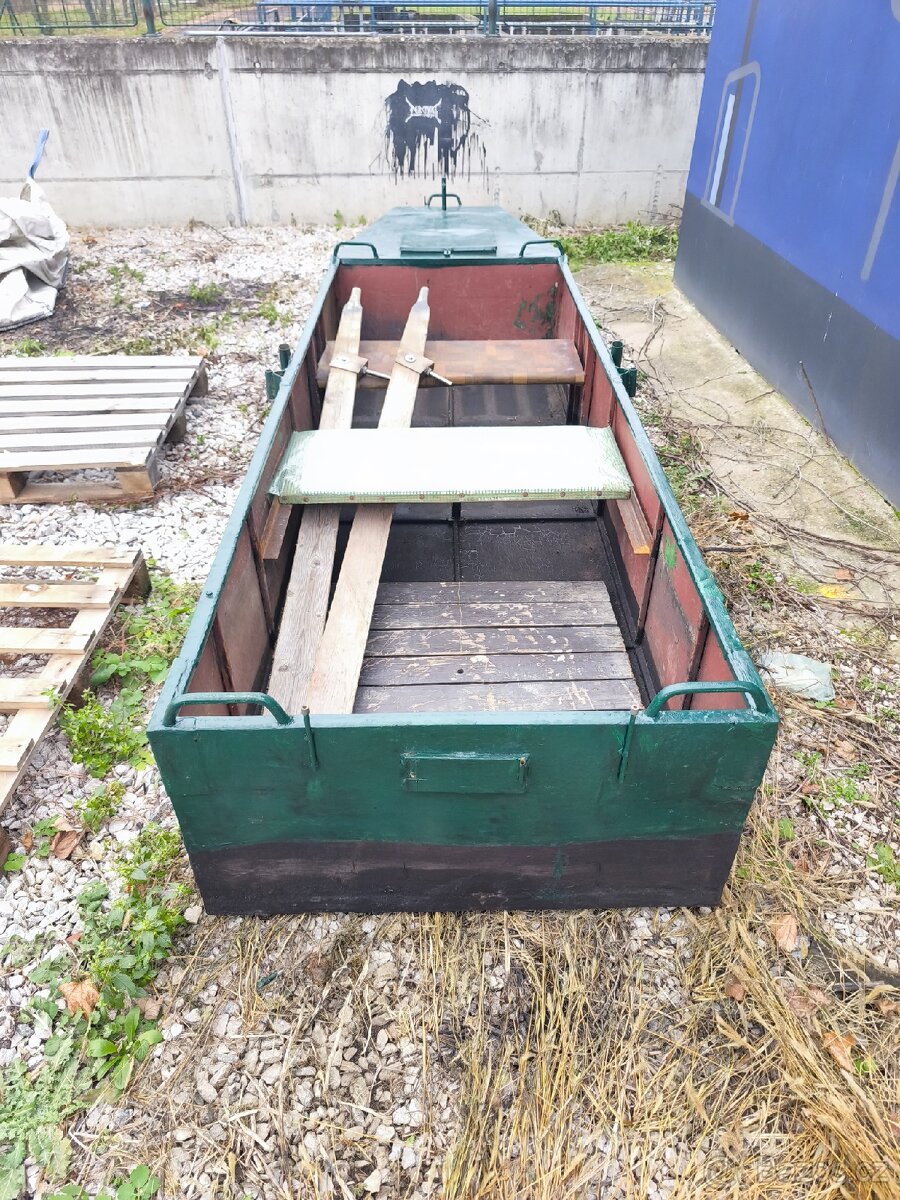 Kovová Rybářská pramice Praha - 3