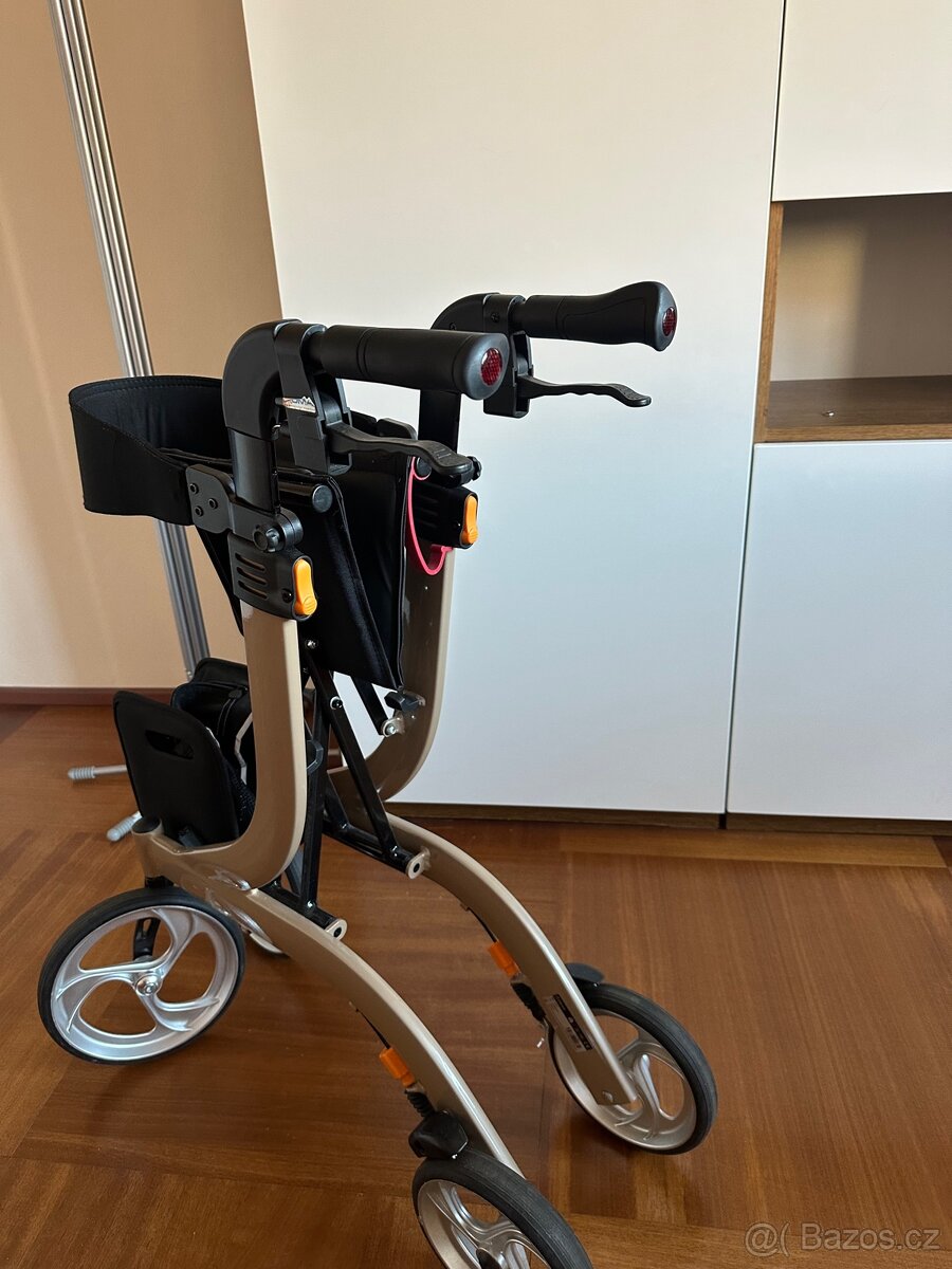 Kompenzační pomůcka chodítko - 3