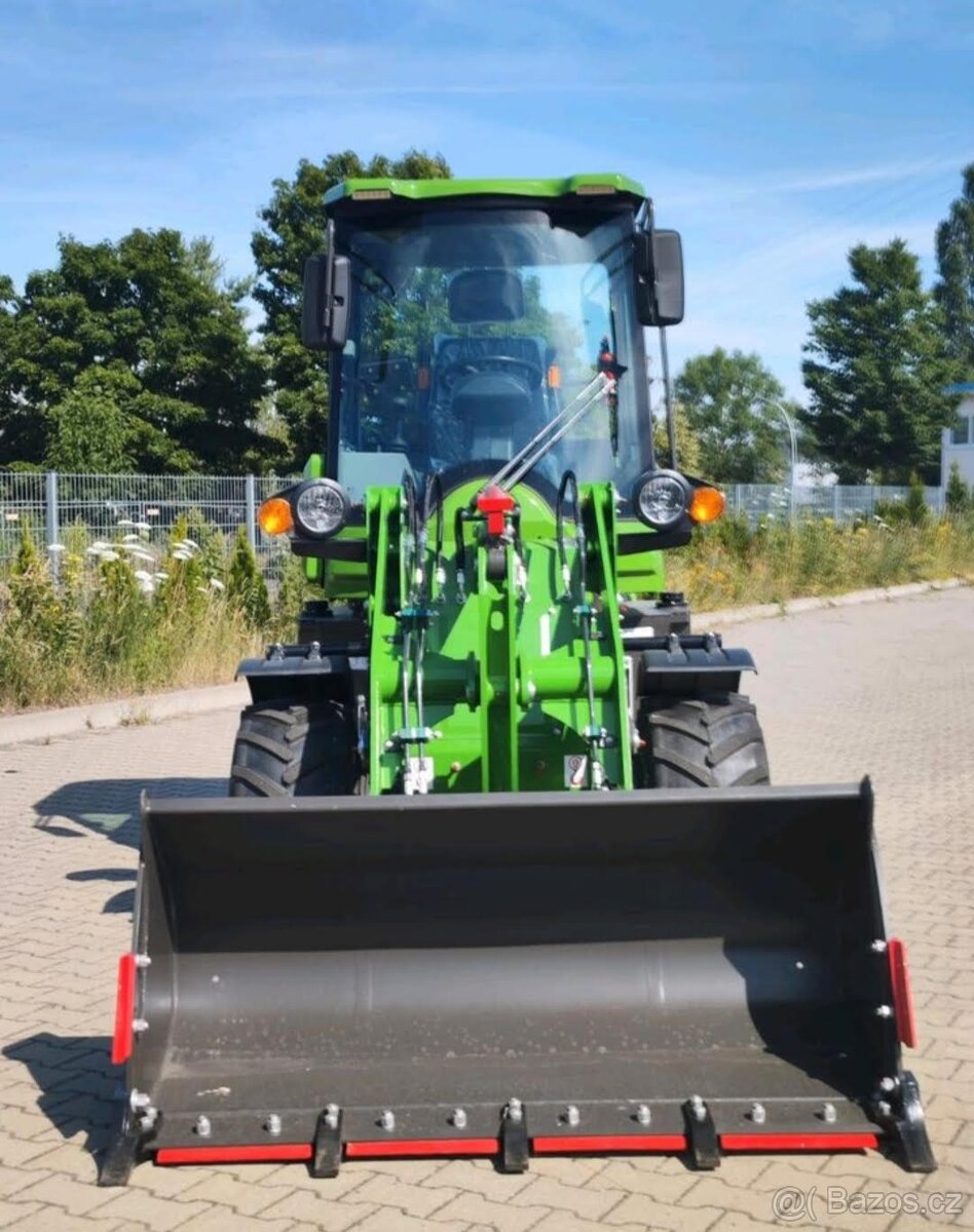 KOLESOVÝ NAKLADAČ V910 - 3