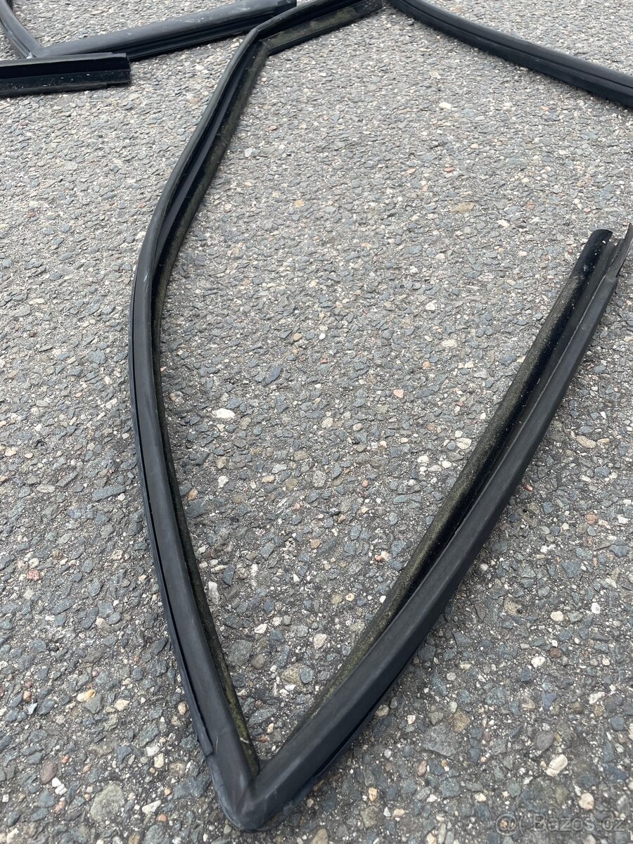 Těsněni okolo oken 4ks. - 3