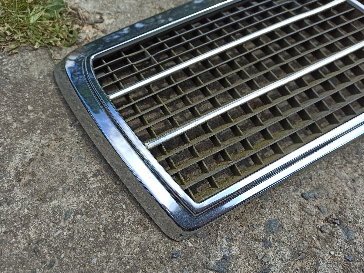 Prodám přední masku na Mercedes-Benz 190 - 3