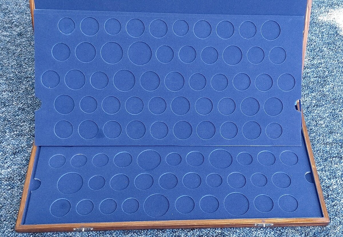 Kazeta na kompletní pamětní mince Československa od roku 19 - 3