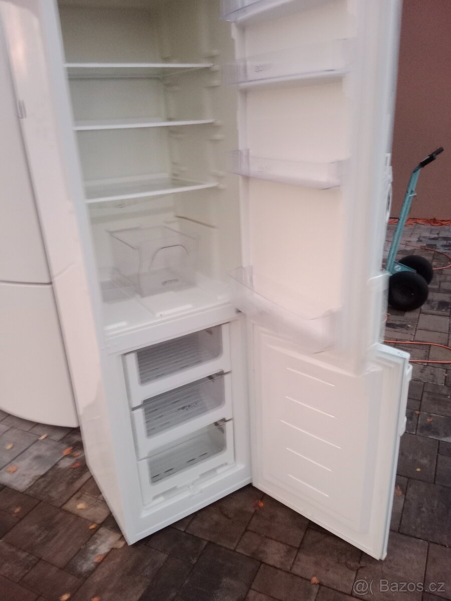 Lednice s mrazakem Zanussi - 3