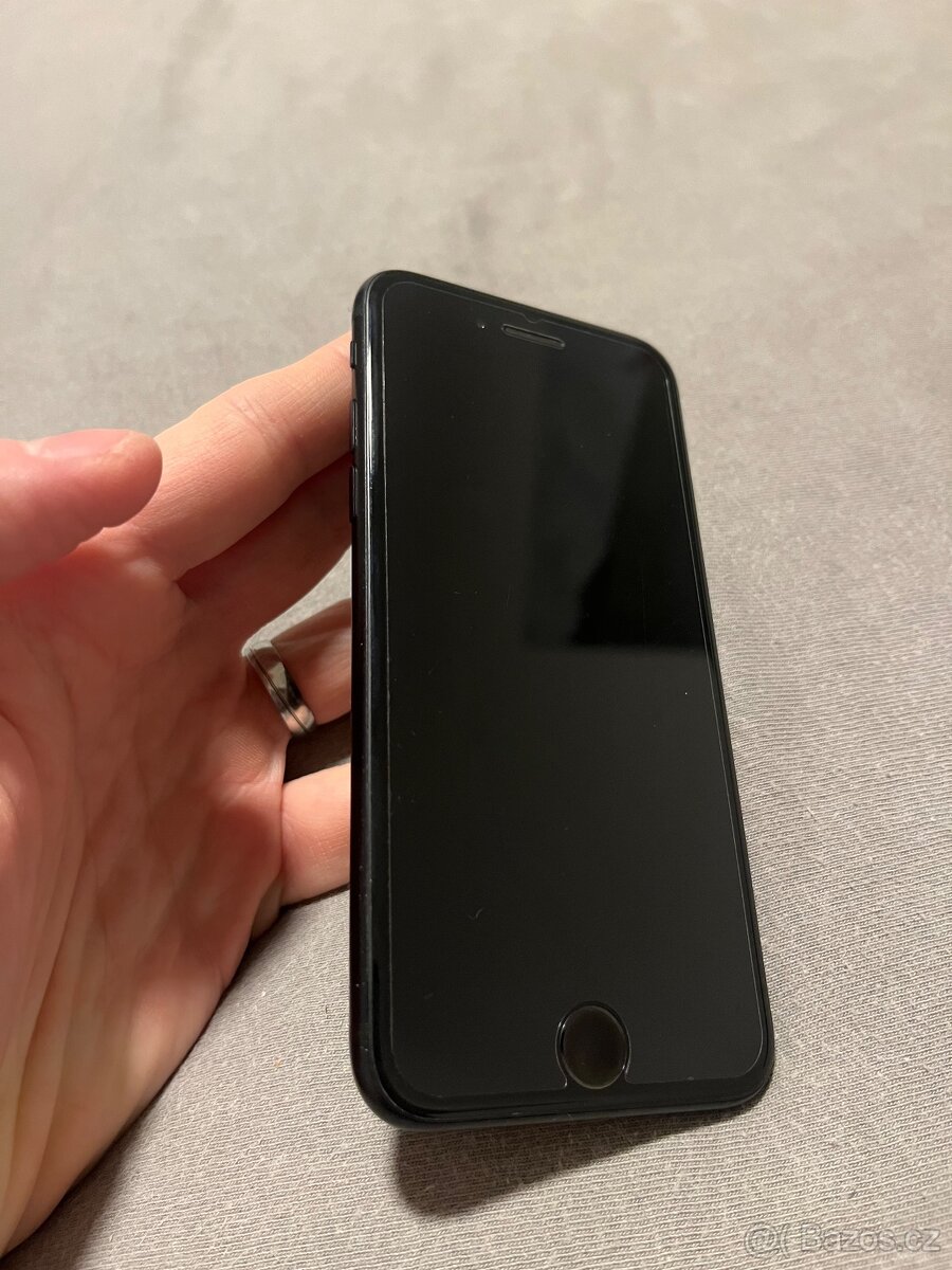 iPhone SE 2020 128GB, Black (2. generace) - 3