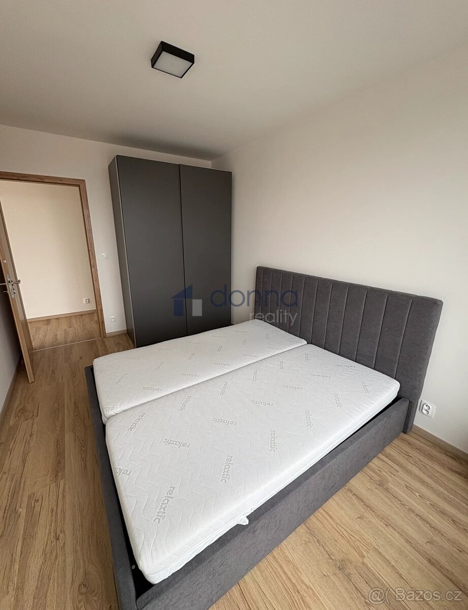 Pronájem bytu 2+kk/T, 45m² + terasa 23m2, ul. Hofbauerova, P - 3