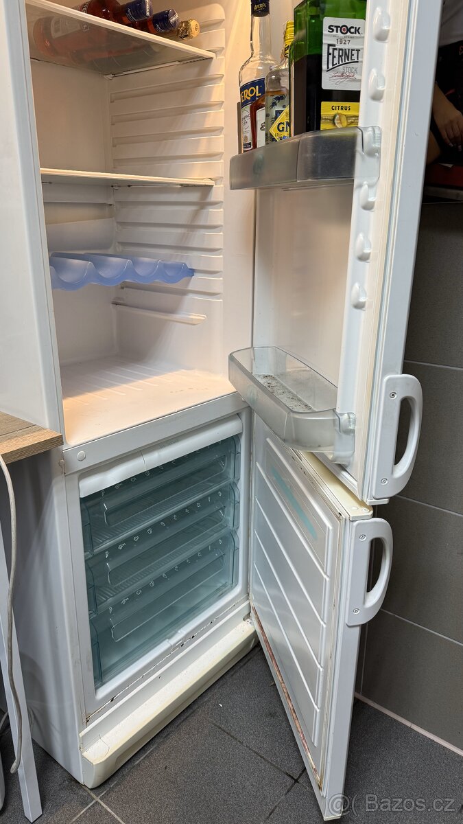 Lednice s mrazákem Electrolux ER8417B - 3