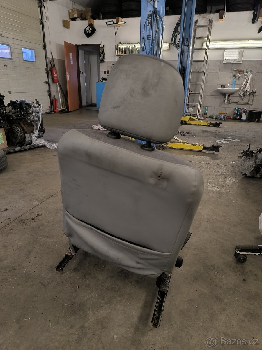 Renault Kangoo sedadlo řidiče - 3