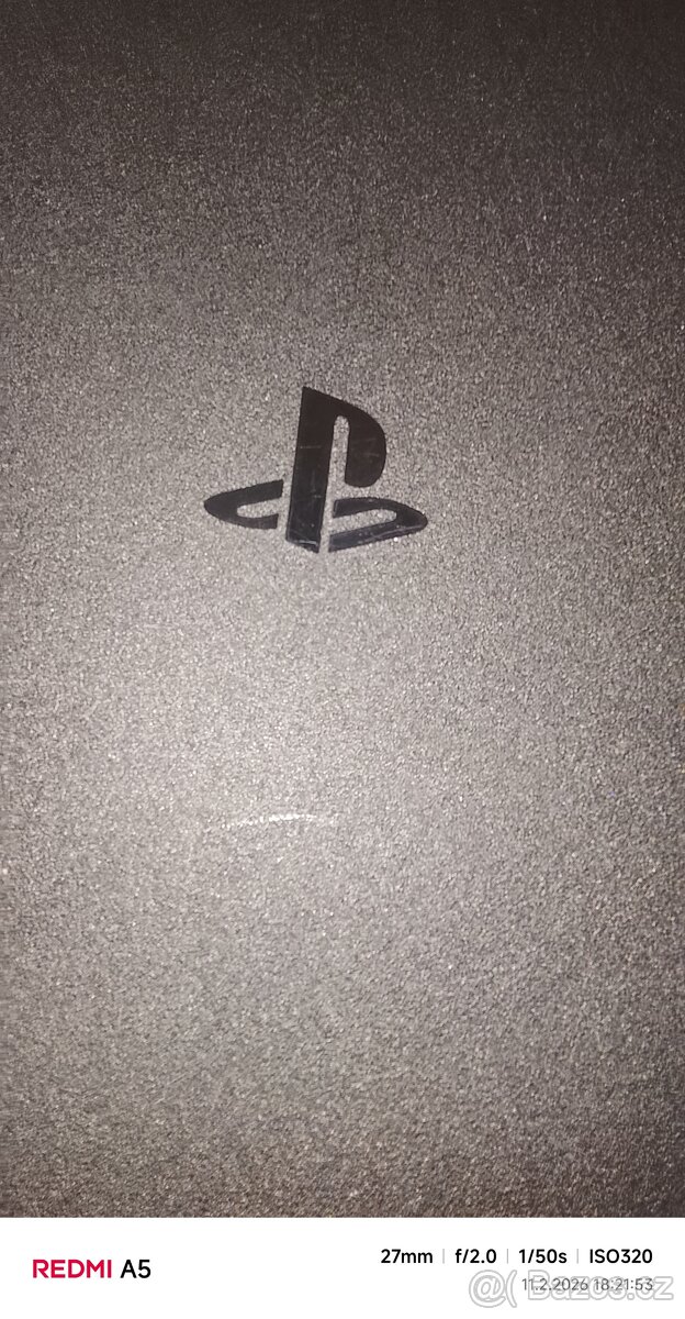 PlayStation 4 Slim - 3