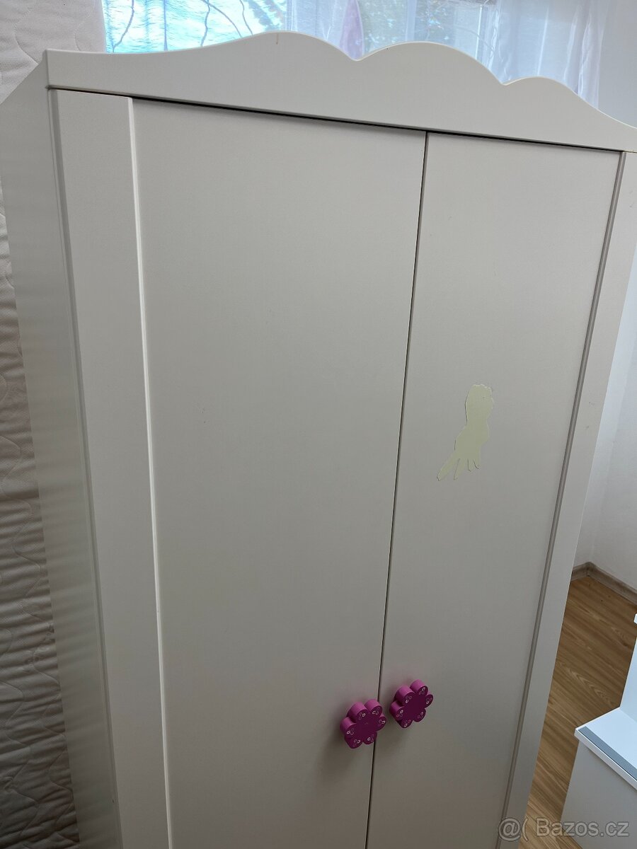 Dětský set dvou bílých, okrasných skříní - 3