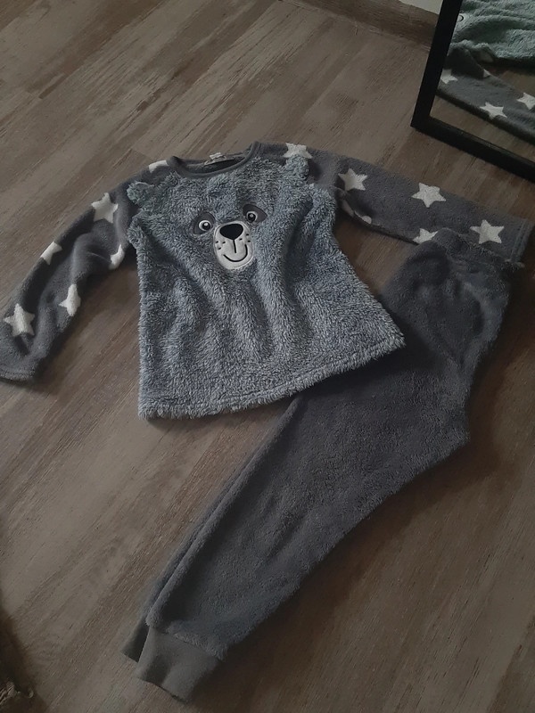 Šedé chlupaté pyžamo 98-104 - 3