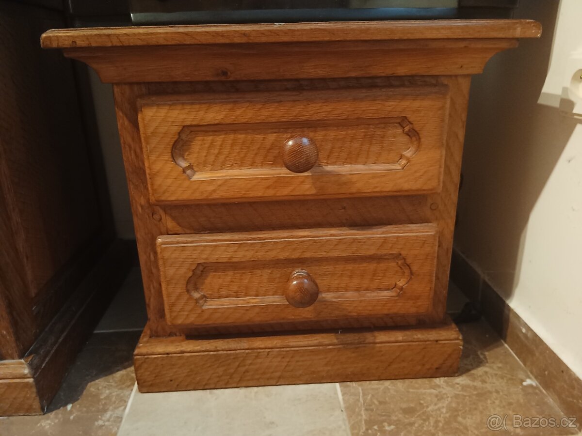 Komoda, postel, noční stolky - 3