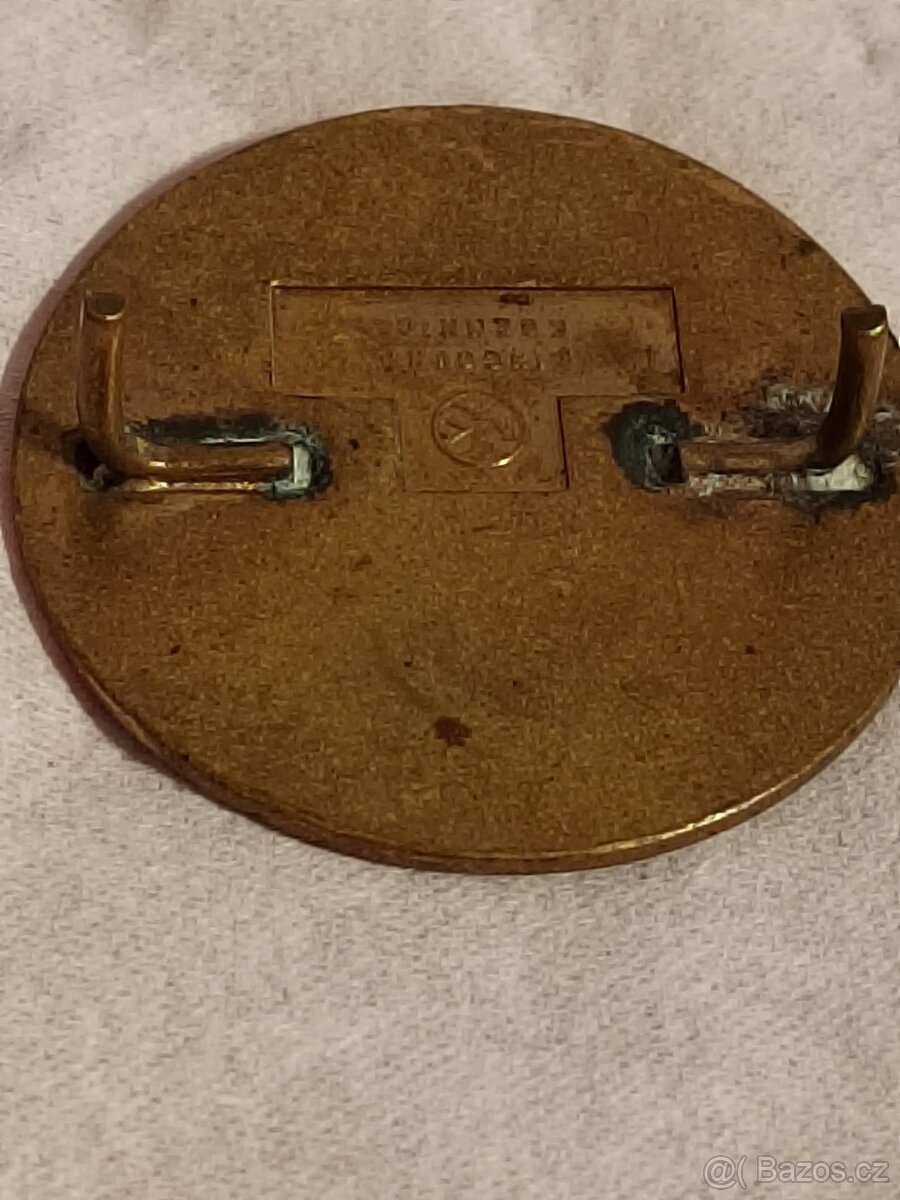 Chladičový odznak Škoda. Červený a černý. - 3