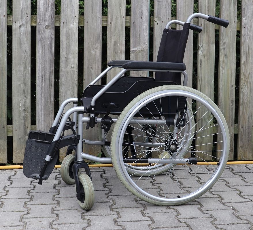 045-Mechanický invalidní vozík Meyra. - 3