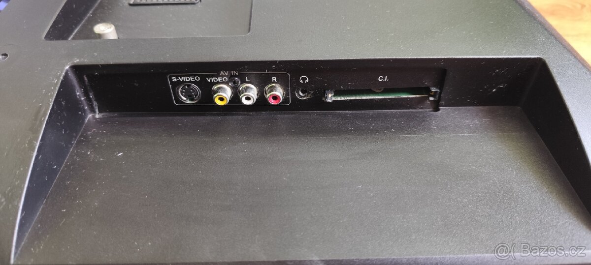 LCD televize na zeď, úhlopříčka 76 cm - 3