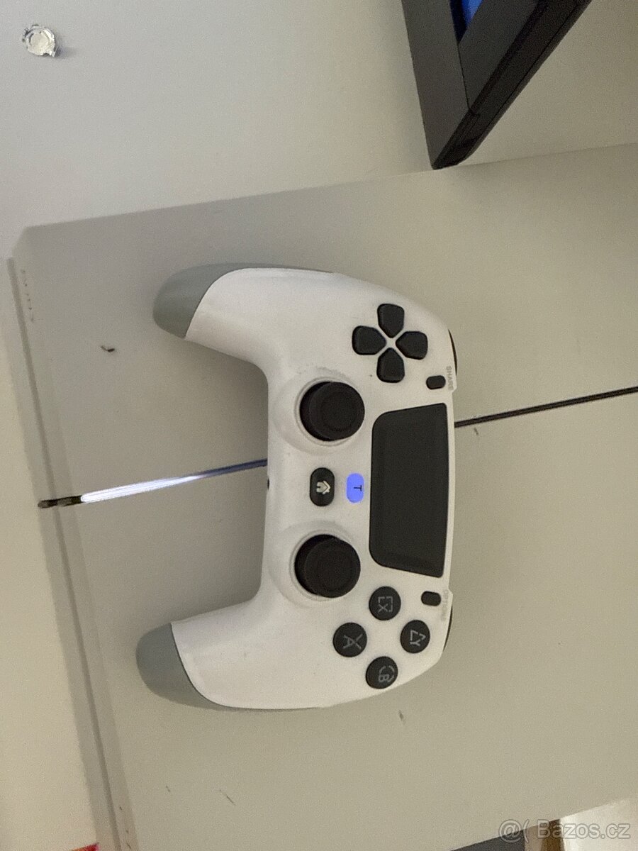 Playstation 4 white - 3