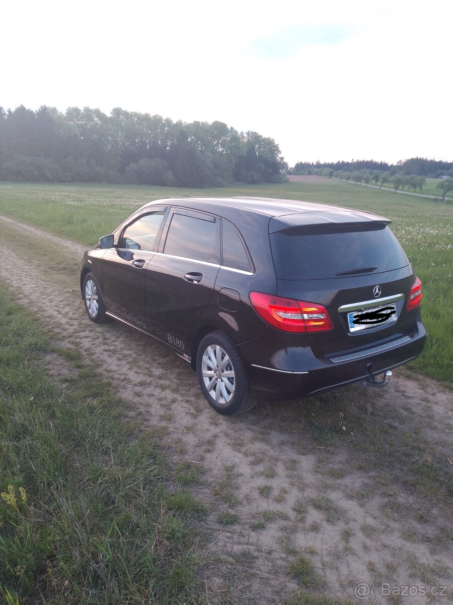 Mercedes Benz B180 - 3