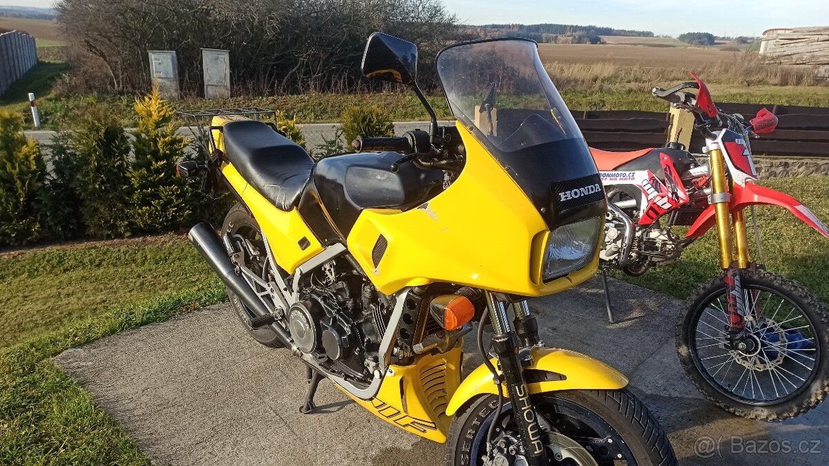 Honda VF1000F - 3