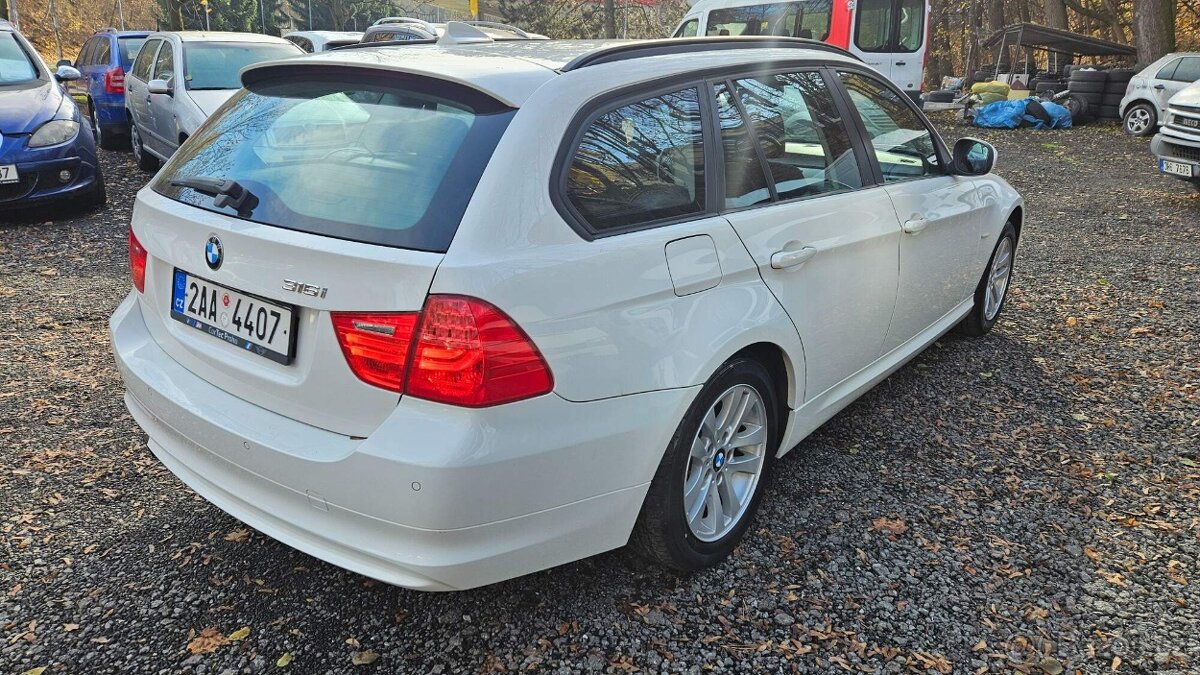 BMW 316i E91 m.2011 STK 9/27 xenony, park.senzory, nové ČR - 3