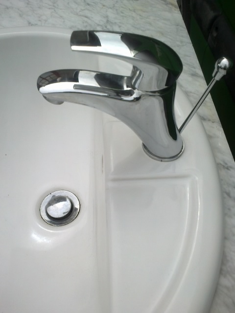 Drez s odkapavacem a koupelnove umyvadlo s deskou - 3