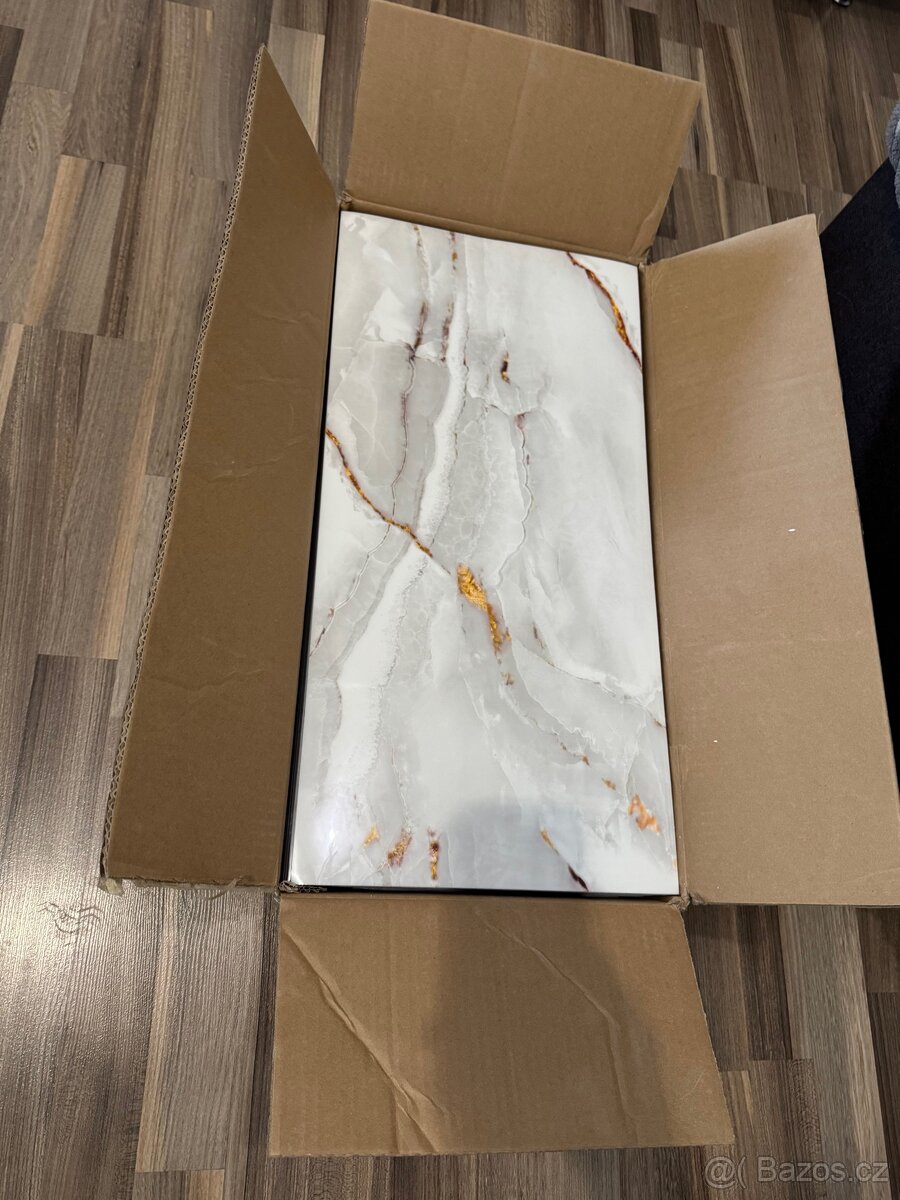 Samolepící lesklé desky/panely - 3