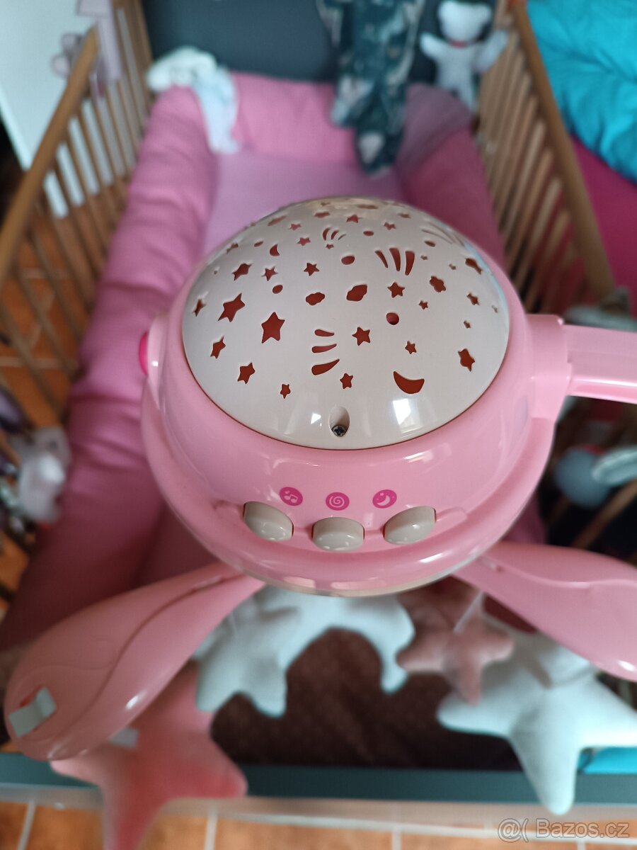 Kolotoč nad postýlku - 3