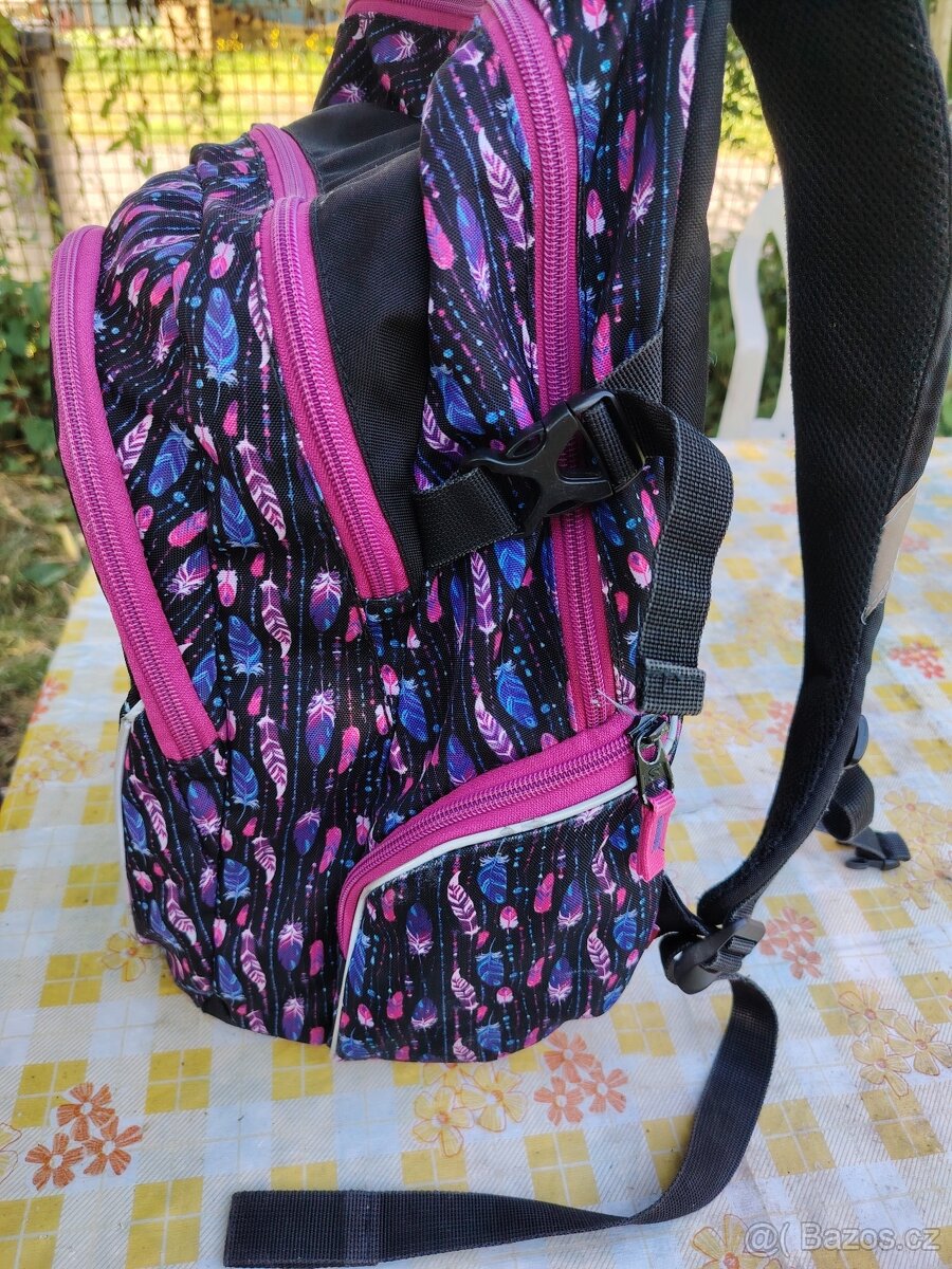 Školní batoh s motivem peří - 3