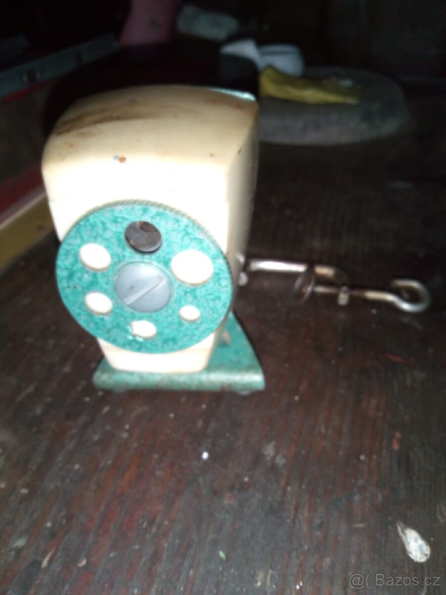 Retro ořezávátko s upínkou ke stolu - 3