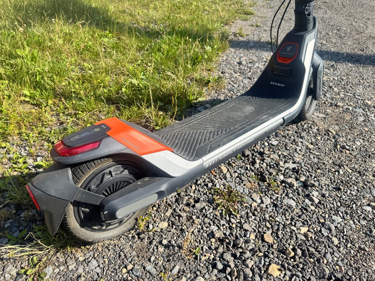 Koloběžka Segway KickScooter P65 - 3