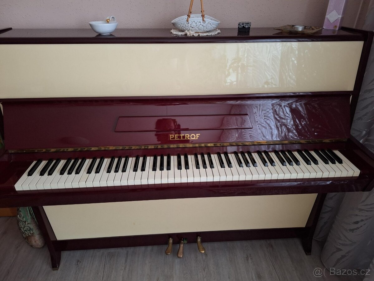 Klavír PETROF - 3