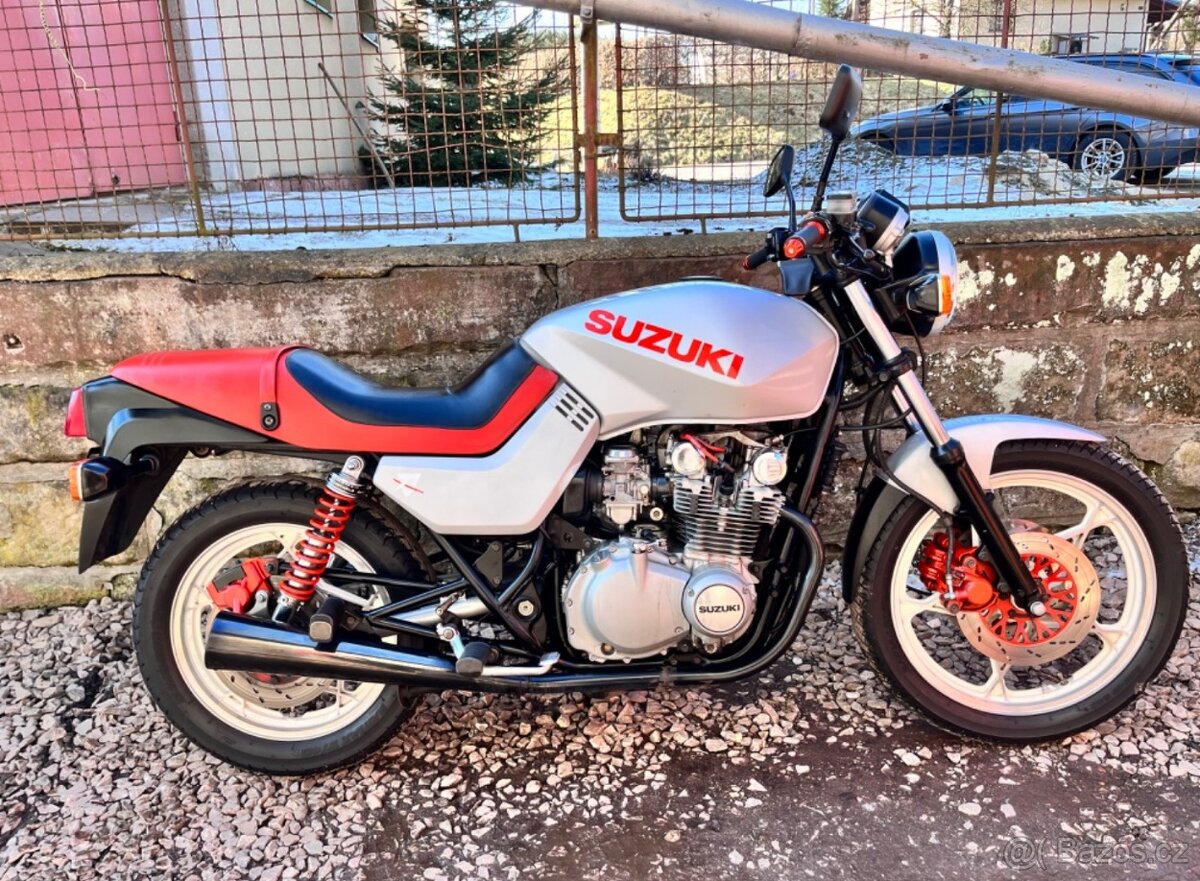 Suzuki Katana 650G - 3