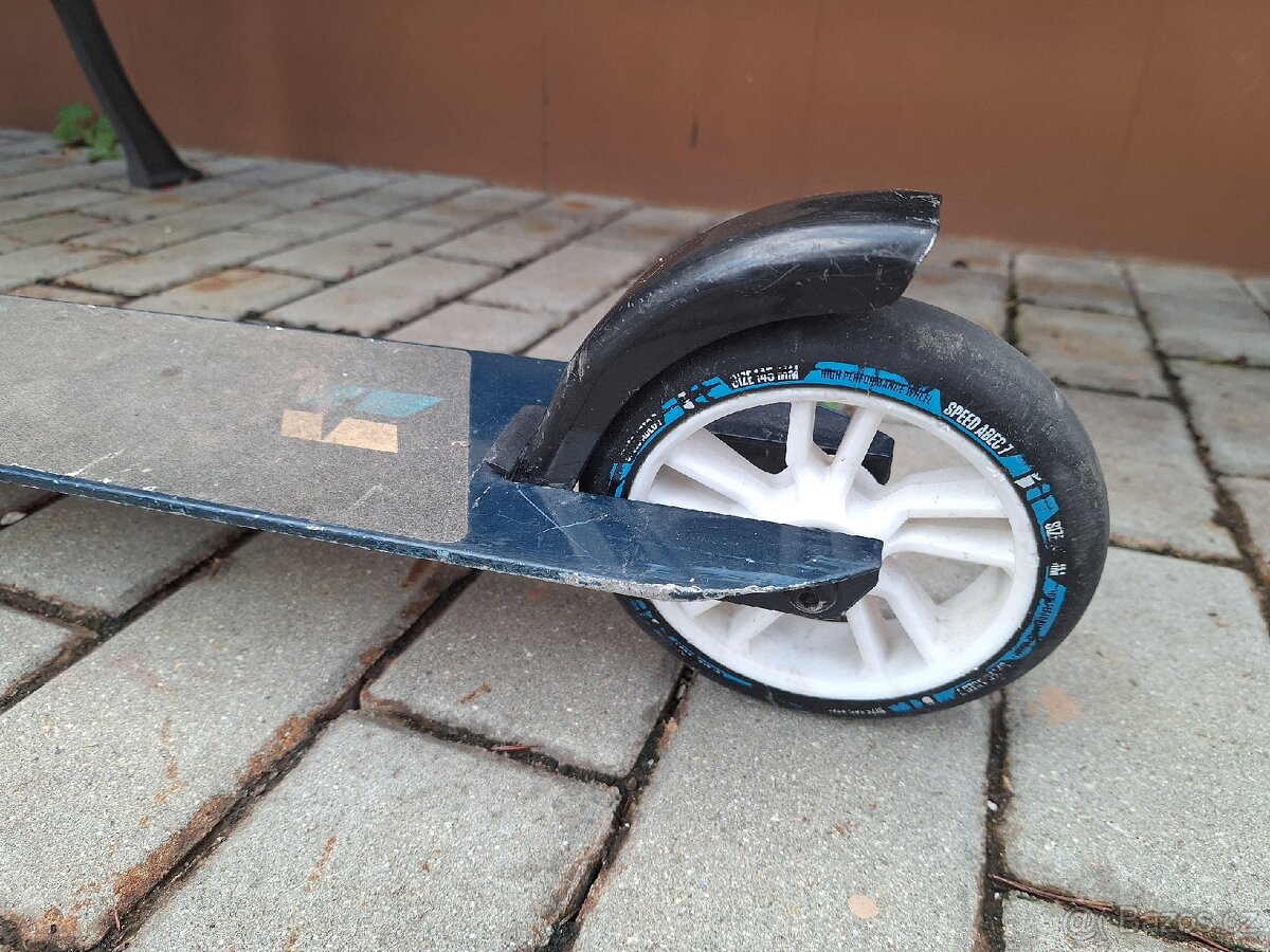 Nabízím koloběžku Stiga, 5-7let - 3