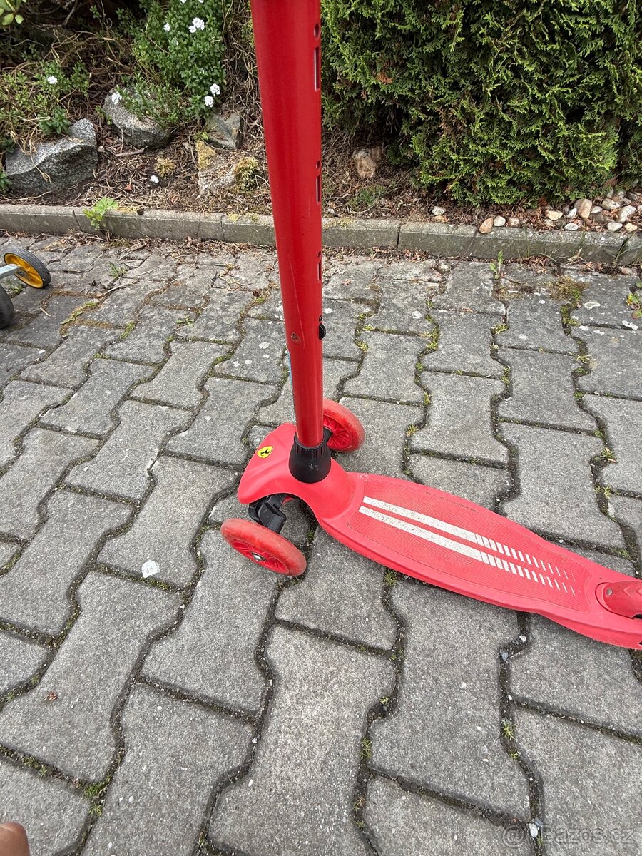 Koloběžka ferrari - 3