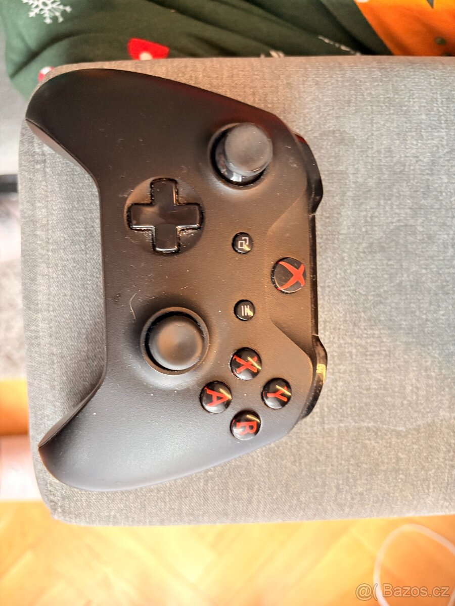 Prodám Xbox Series X 1 TB – dobrý stav - 3