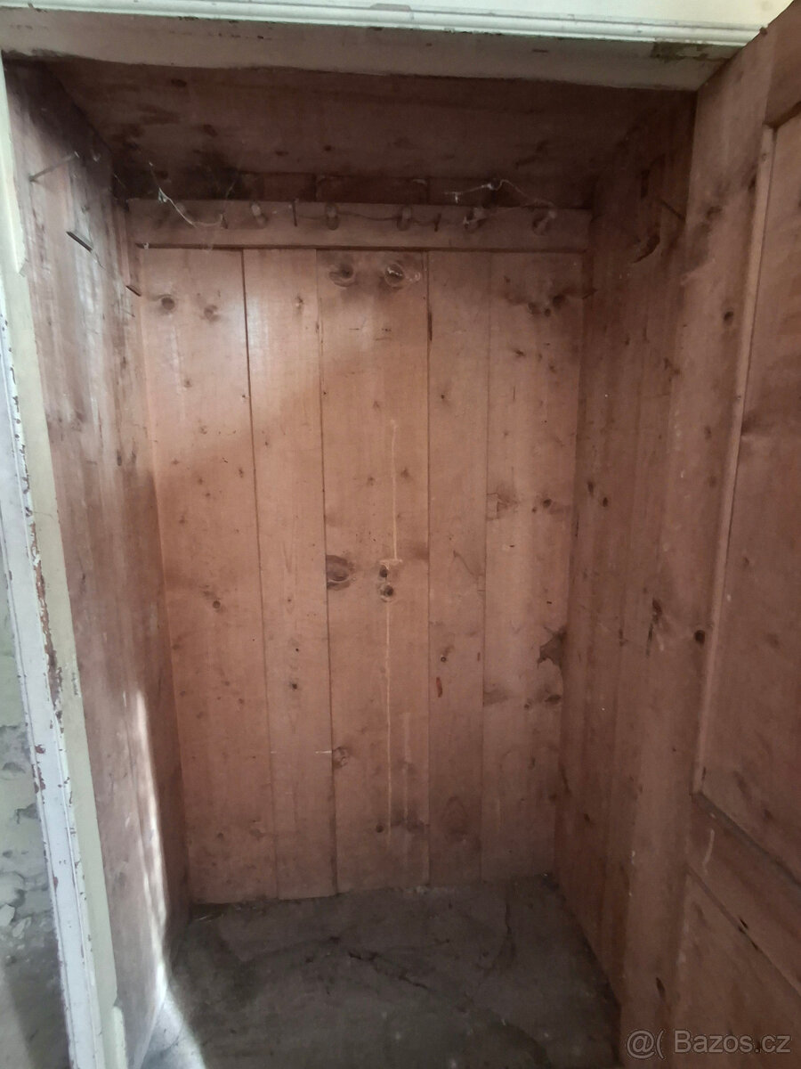 Starožitná skříň, špajzka - 3