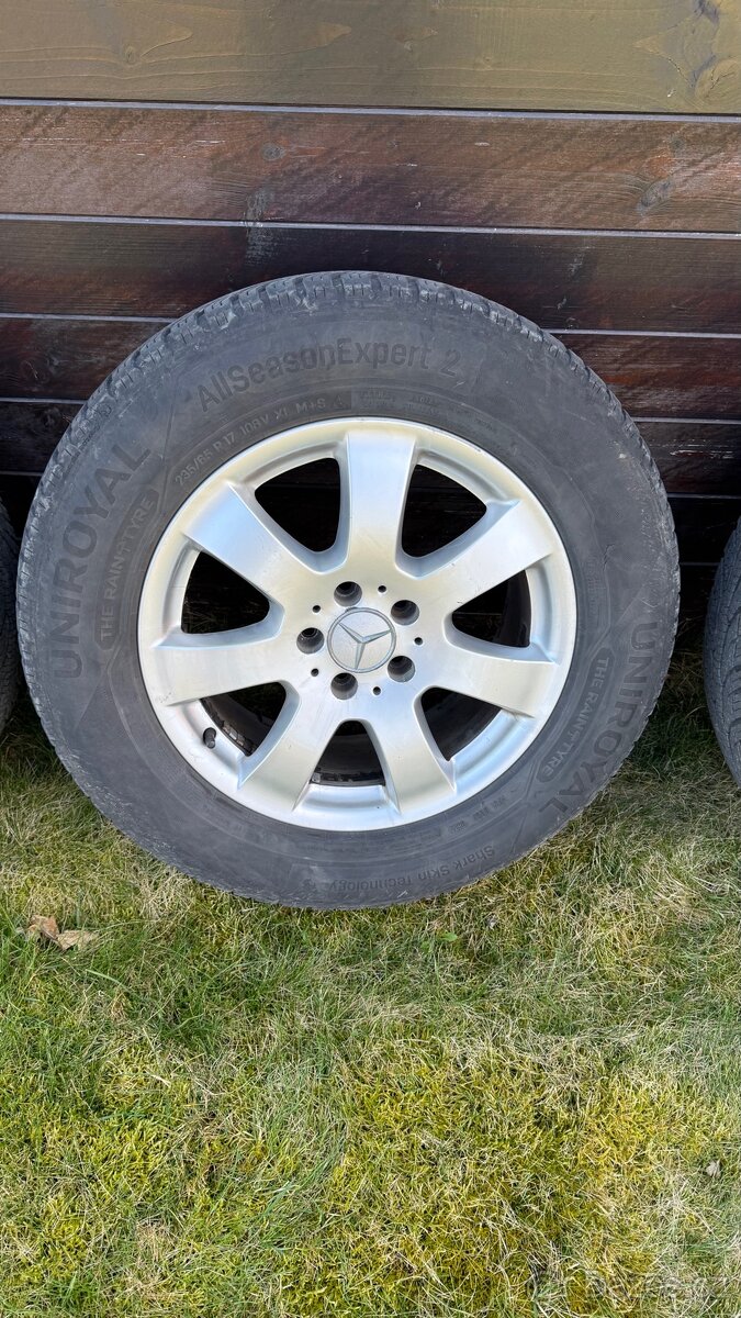 Prodám celoroční kola 235/65r17 - 3