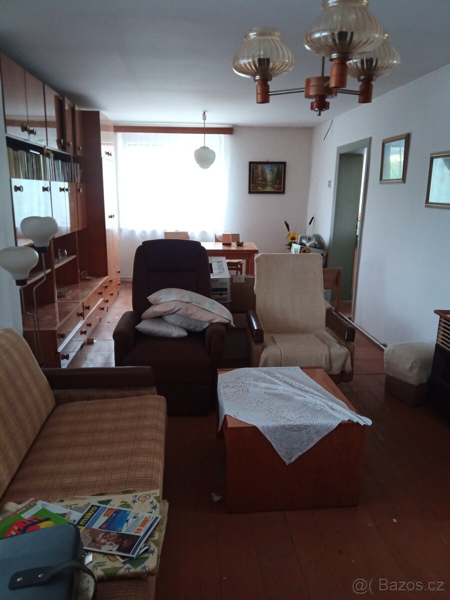 Prodej velkého domu v centru Dambořic - 3