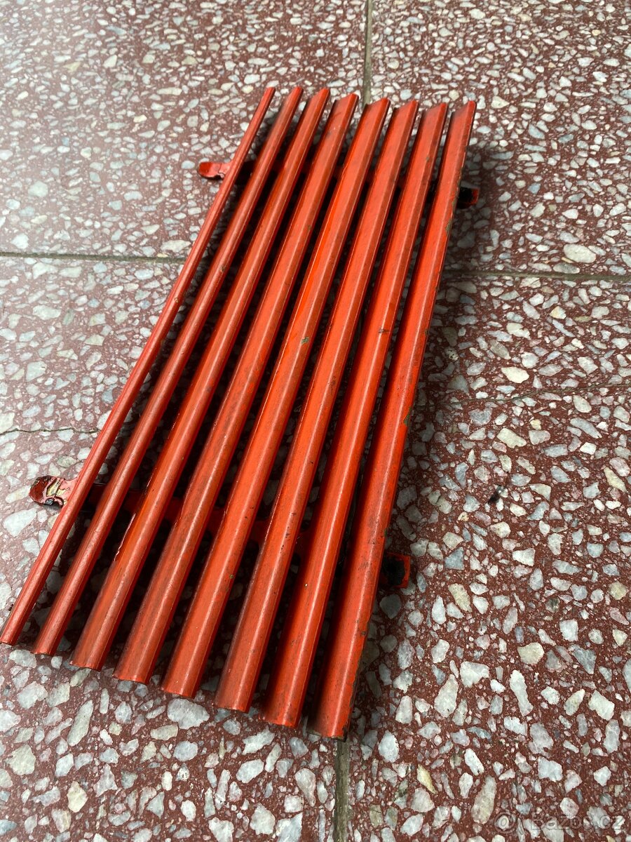 Mřížka Škoda 100 - 3