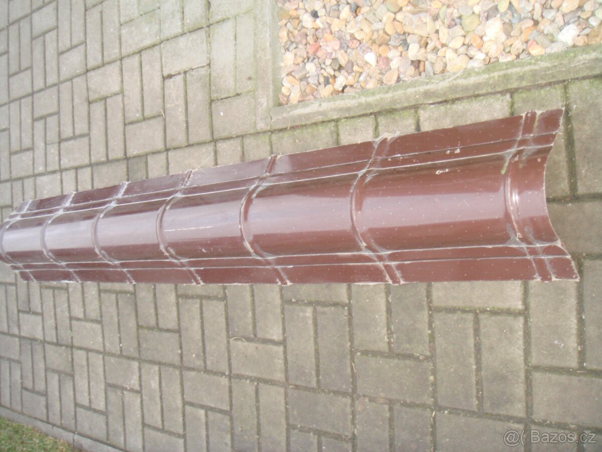 Plotové sloupky,zbytky oplocení. - 3