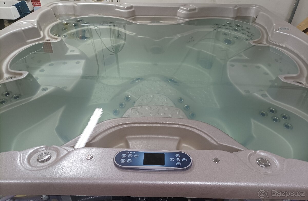 Vířivka USSPA 230×230 cm pro 6 osob – nové komponenty, sleva - 3