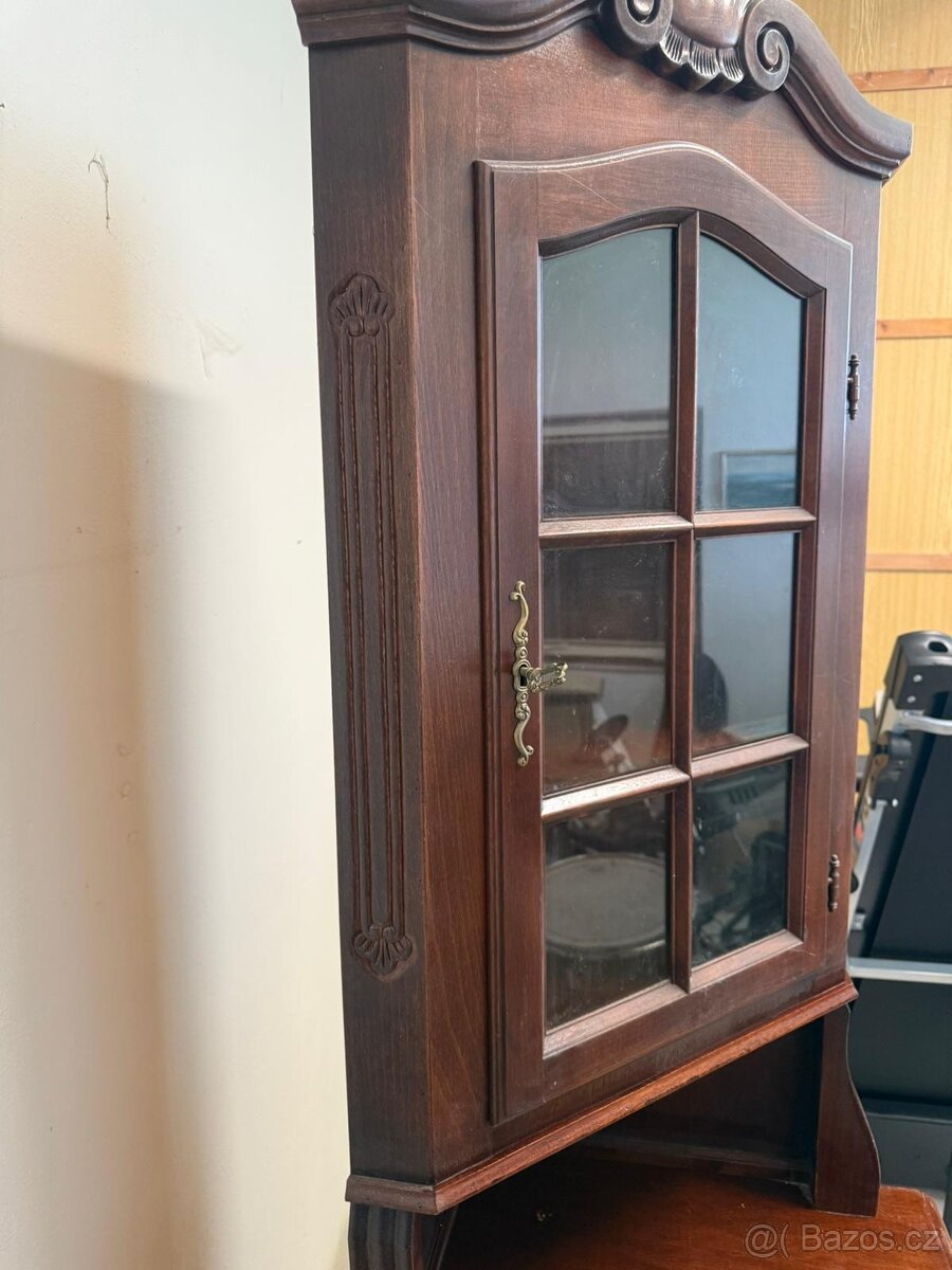 Rohová dřevěná vitrína - 3