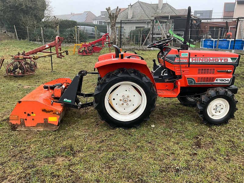 Hinomoto E1804 18 HP kompaktní traktor + mulčovač - 3