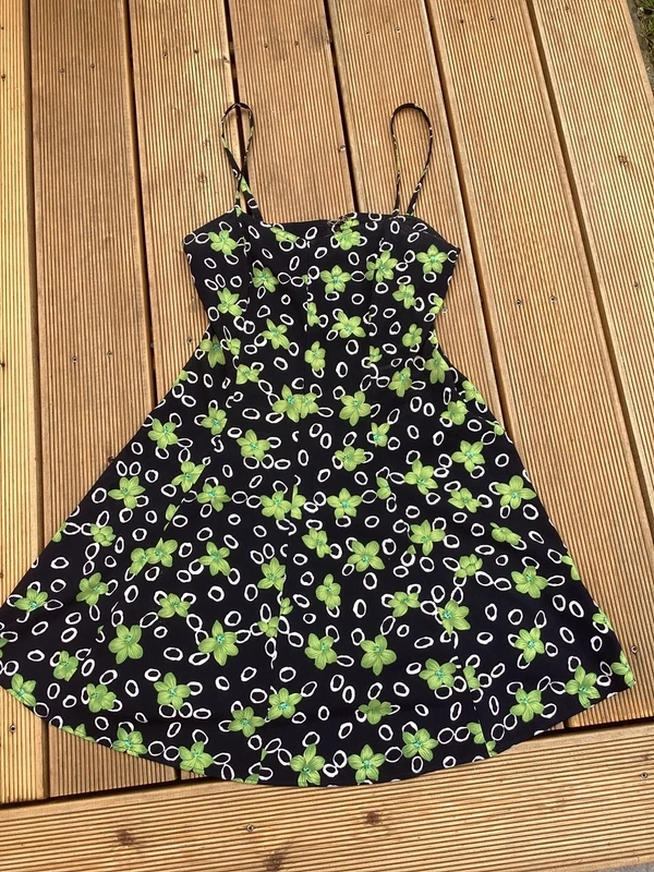 Šaty černé s květy vel. 39/40 - 3