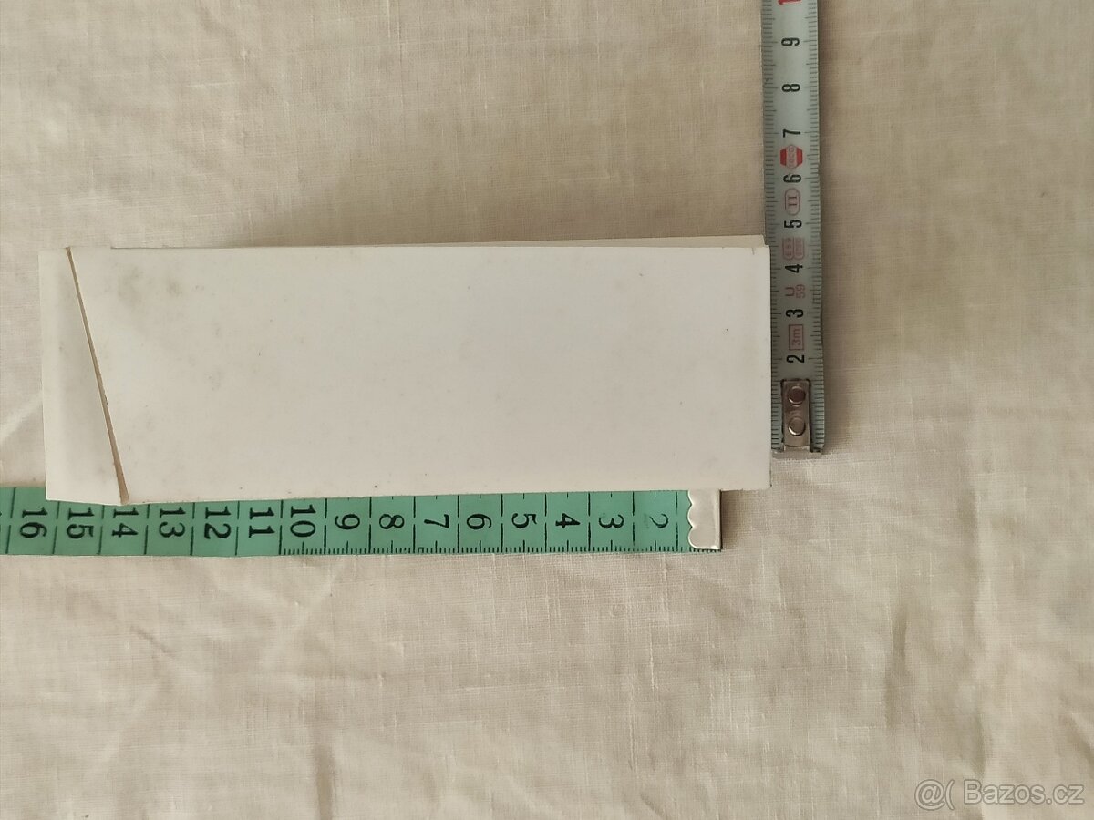 Plastová krabička na cokoliv 5,- - 3