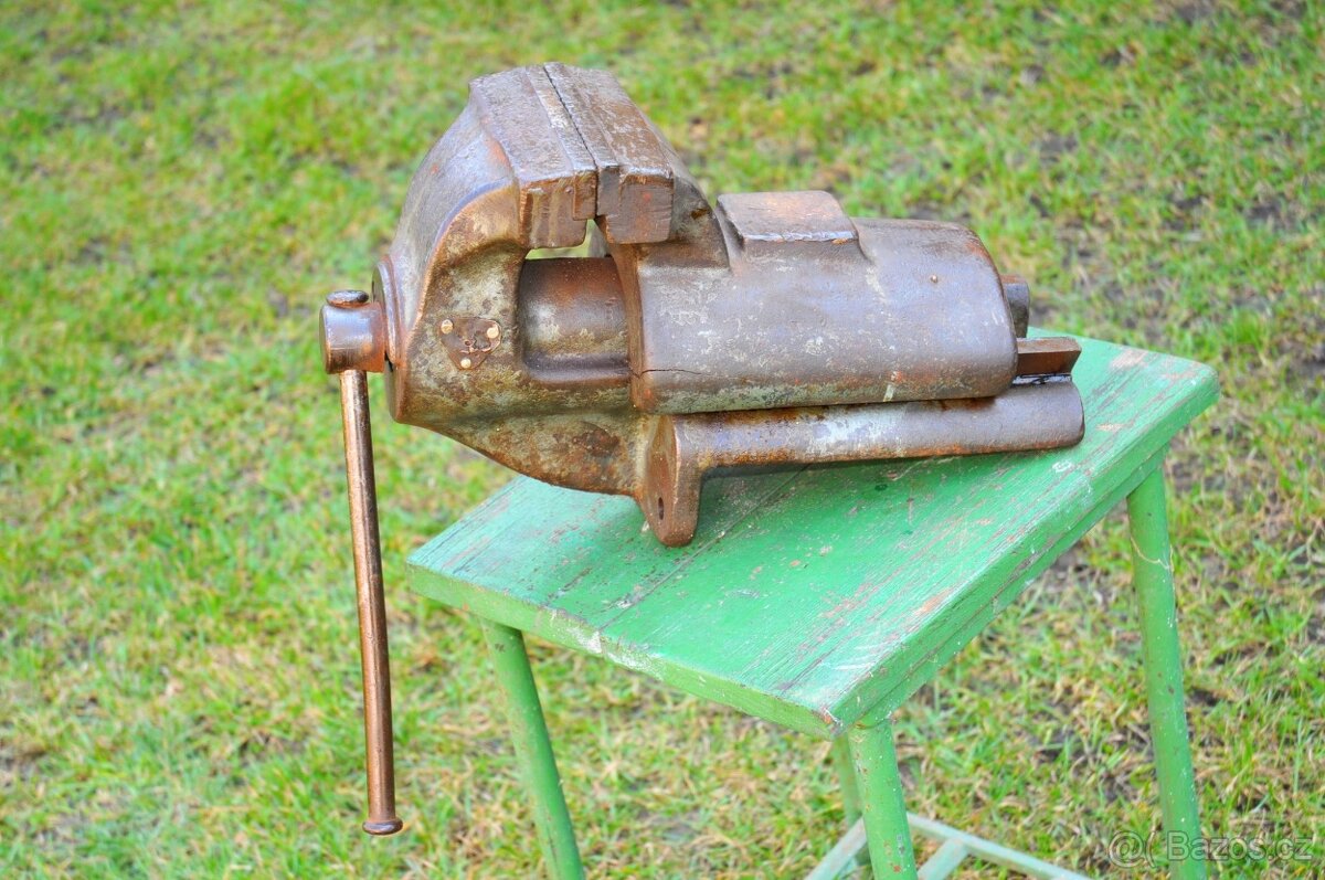 Masivní kovářský svěrák 160 - 3